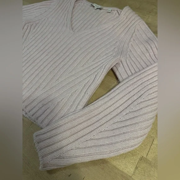 Vince cropped pink wool and cashmere V-Neck Sweater - Picture 6 of 11